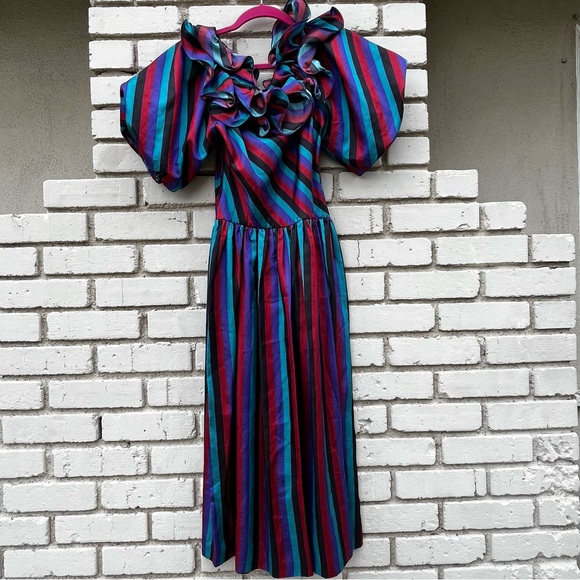 Vintage Lizzy & Johnny by Lucero Metallic Striped Ruffled Midi Dress - Size 8 - Picture 4 of 6